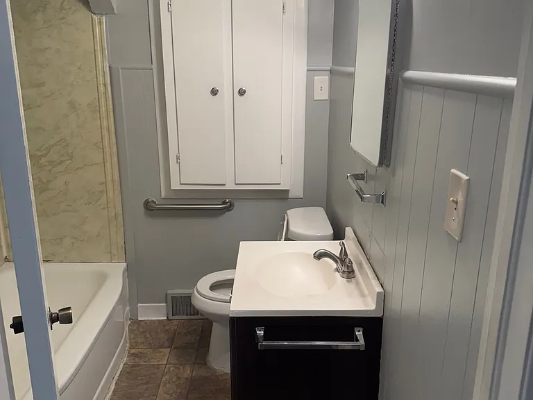 15625 W Forteen Mile Rd — Photo 10