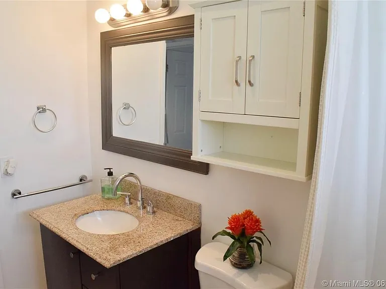 735 NW 13th Ave #4 — Photo 6