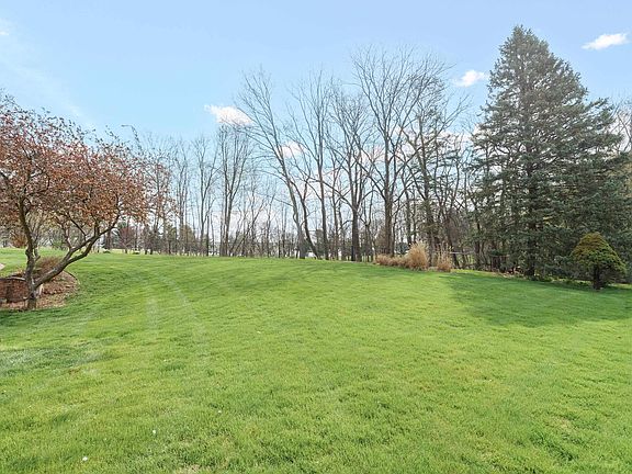 5th image of 2801 Cambridge Ct
