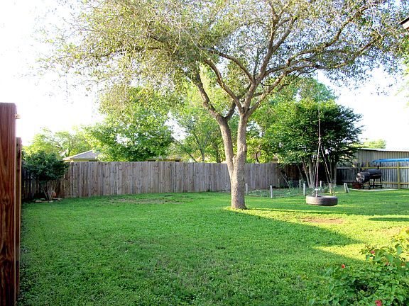 3rd image of 1419 Longfield Dr
