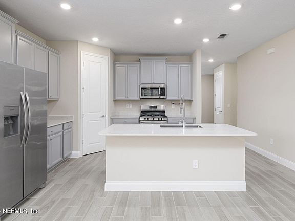 4th image of 32 SADLER Court