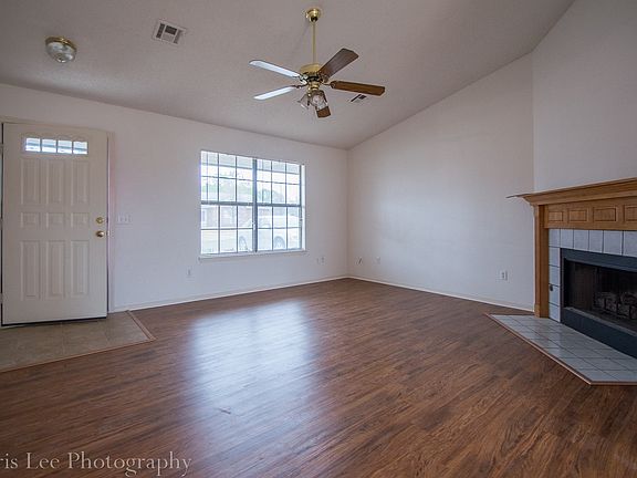 2nd image of 1309 N Pine Creek Dr