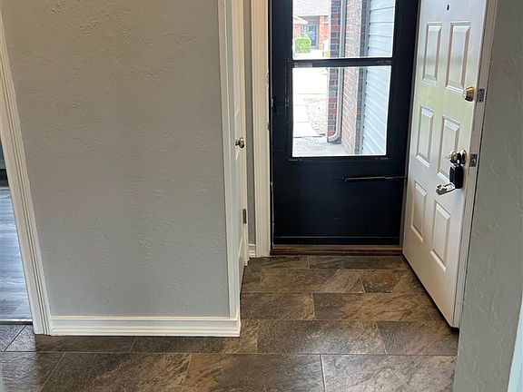 5th image of 3906 SW Parkridge Blvd