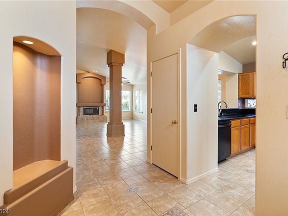2nd image of 5009 Monte Del Sol Ln