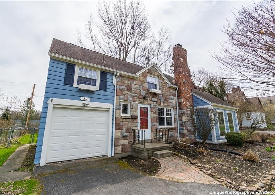 1st image of 32 Pickford Dr