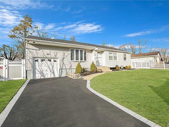 2nd image of 5 Deepdale Dr