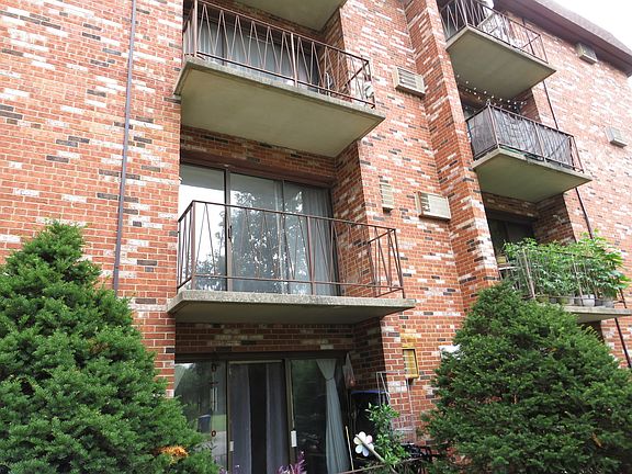 2nd image of 7110 W 93rd Pl APT 2E