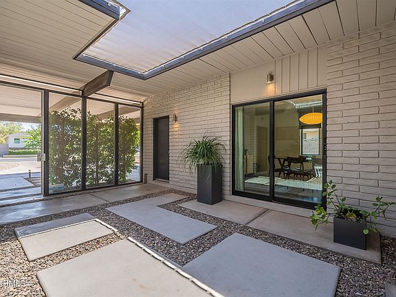 5th image of 1124 W Myrtle Ave
