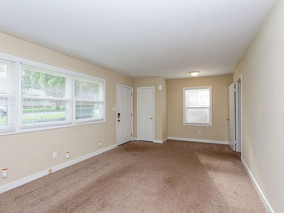 3rd image of 414 Belvedere Cir