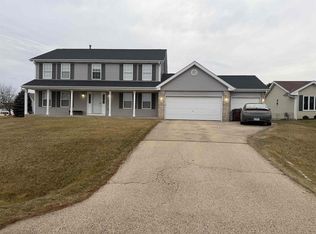 524 Autumnwolf Dr, Davis Junction, IL 61020