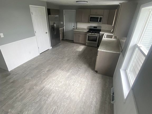 4th image of 3737 Aspen St