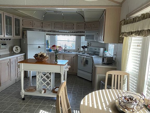 4th image of 1219 Navy Blvd #105