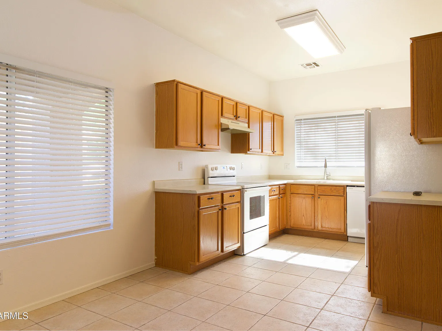 3 bed, 2.0 bath, 1352 sqft, $2,350 — Photo 2
