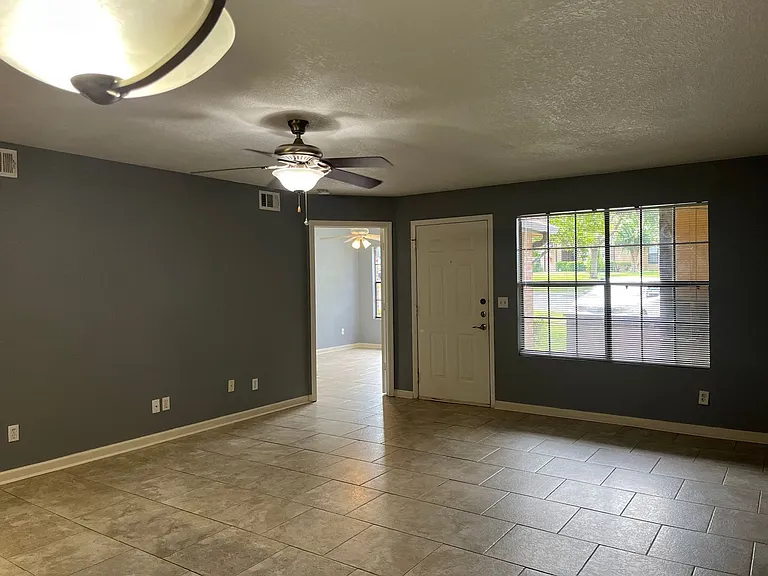 315 Lakepointe Dr #102 — Photo 4