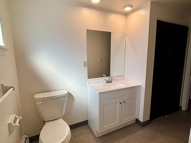Losson Garden Apartments — Photo 8