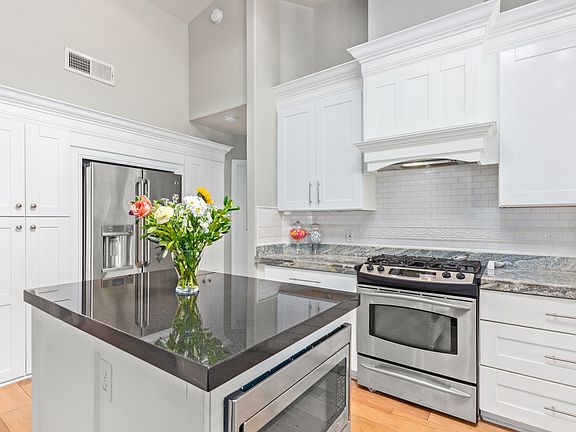 4th image of 1442 N Oakland Cir