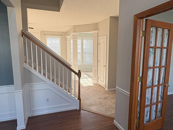 2 story foyer entrance