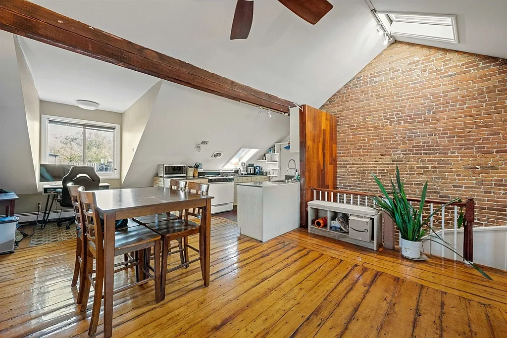 2 bed, 2.0 bath, 1000 sqft, $4,300 — Photo 4