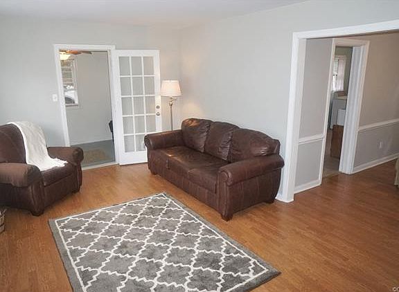 3rd image of 1309 Camden Dr