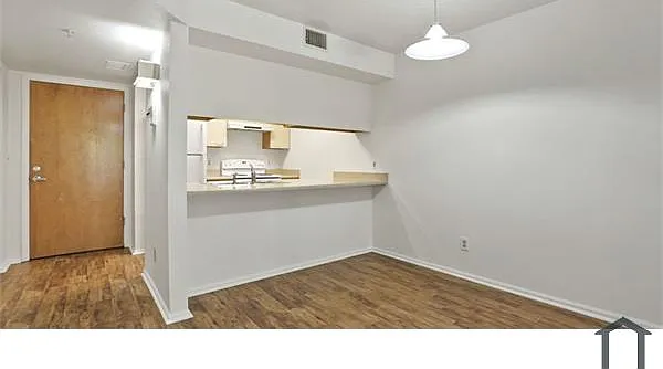 2727 Folsom St — Photo 5