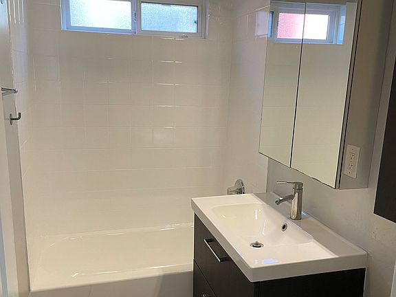 4th image of 4405 College Ave