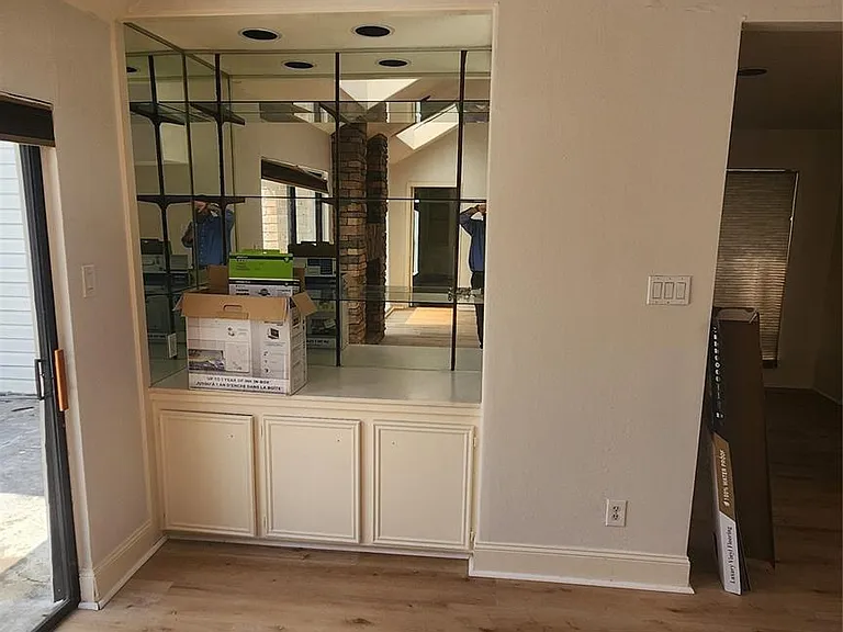 2127 Manor Green Dr — Photo 10