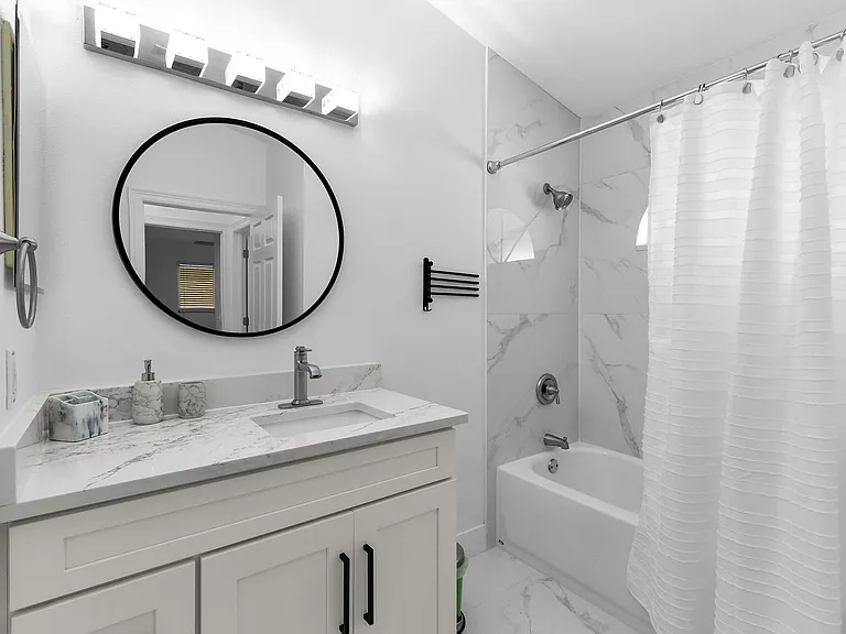 1131 SW 47th St — Photo 20