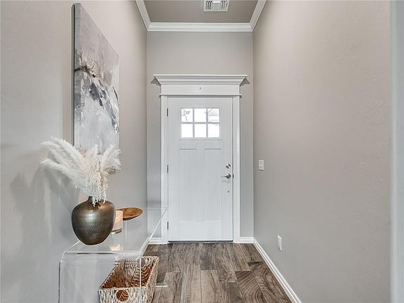 3rd image of 3513 Grady Ln