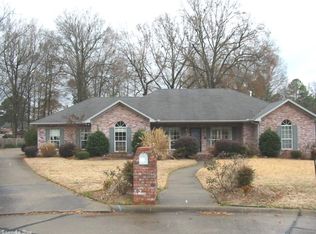 12 Woodland Dr, Jacksonville, AR 72076