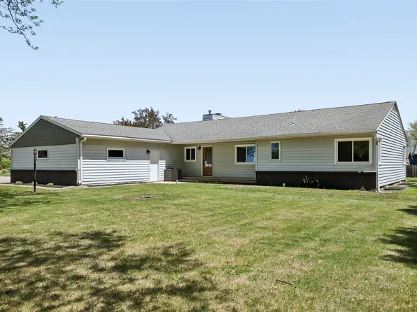 1940 West St, Grinnell, IA 50112