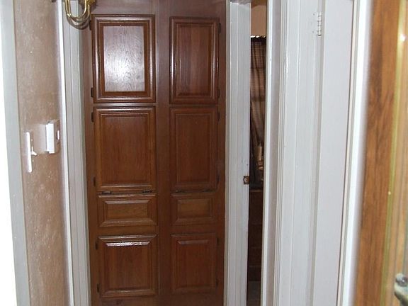 5th image of 1720 Jenkins Ln