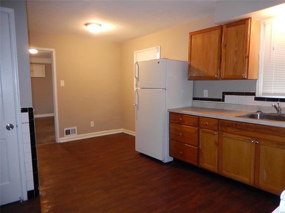 3rd image of 5614 Gatesworth Ave
