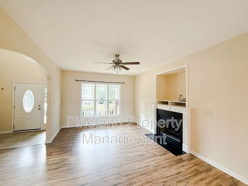 3 bed, 2.5 bath, 1716 sqft, $1,850 — Photo 4