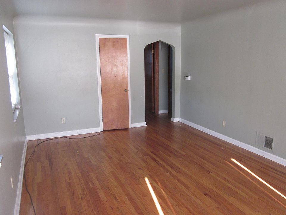 1st image of 21 Rose Ave #2