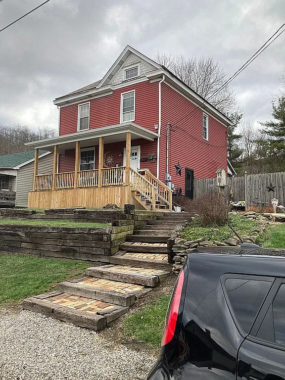 2107 Chester Ave photo 1