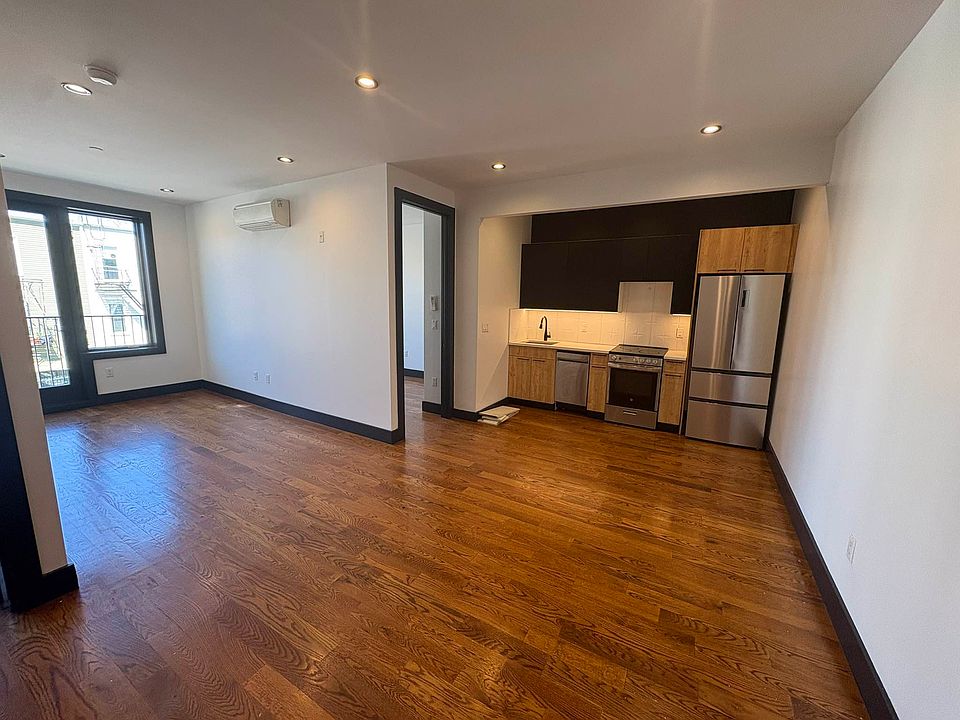 1st image of 900 Willoughby Ave #3A