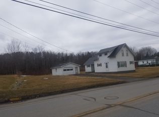 42 Benjamin St, Mars Hill, ME 04758