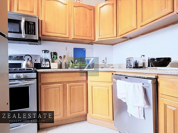 5th image of 711 Sackett St APT 4