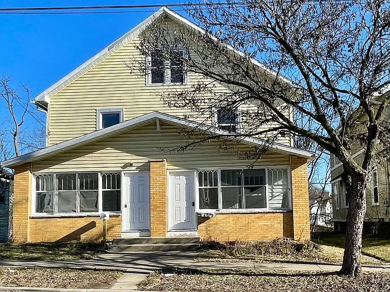 610 W Main St — Photo 1