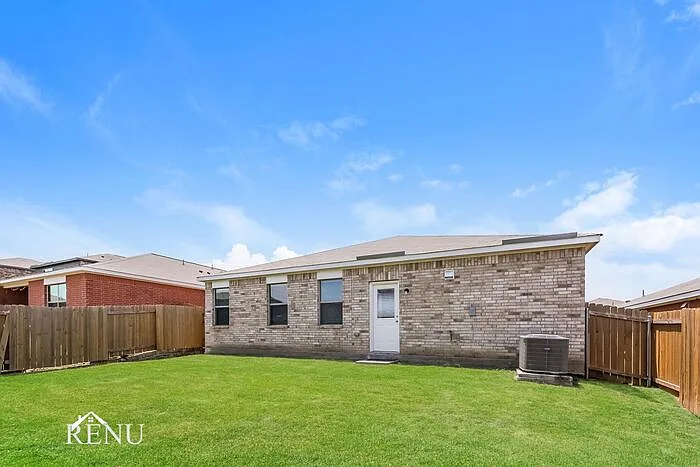 2028 Hialeah Dr — Photo 16