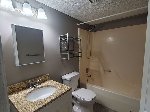 3rd image of 941 Washington St APT 14