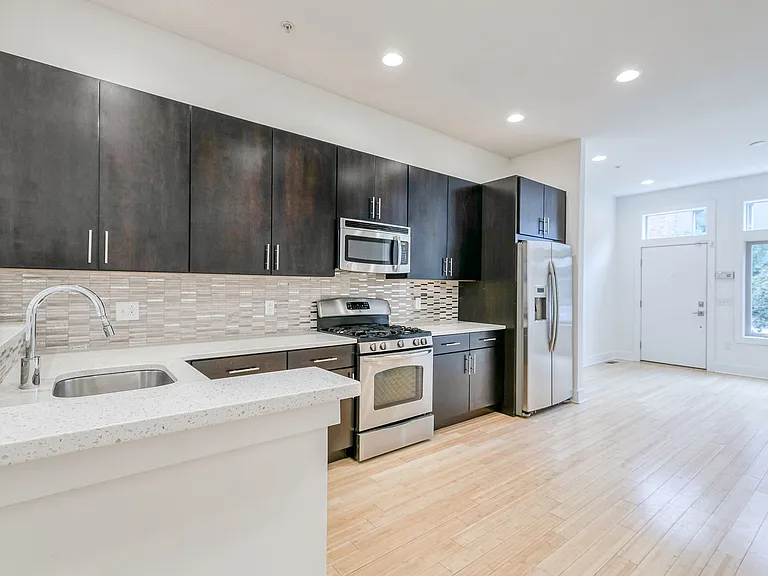 919 N 5th St #13 — Photo 2