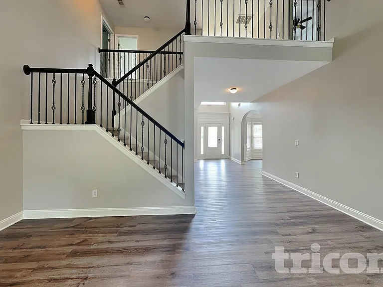 1571 English Manor Cir — Photo 2