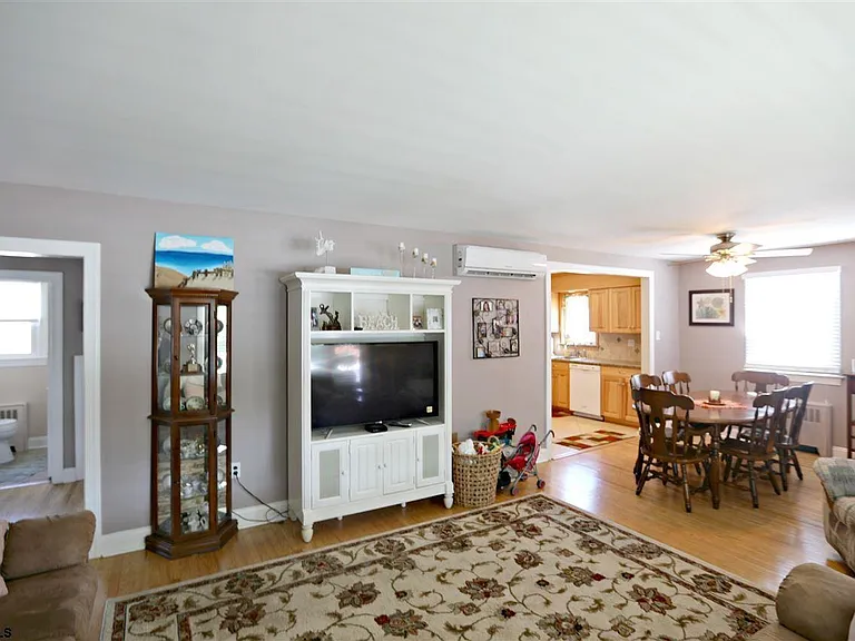 411 N Delavan Ave — Photo 7