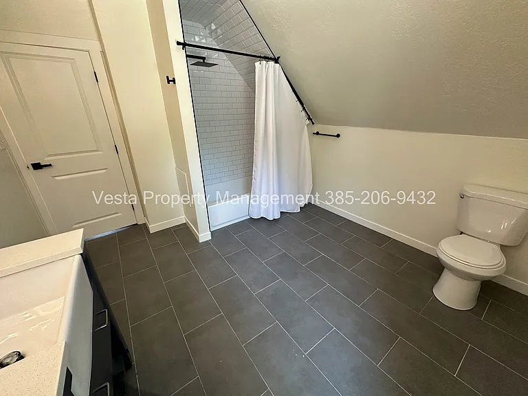 2538 Orchard Ave — Photo 13
