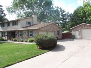 1713 Elmwood Dr, Brookings, SD 57006