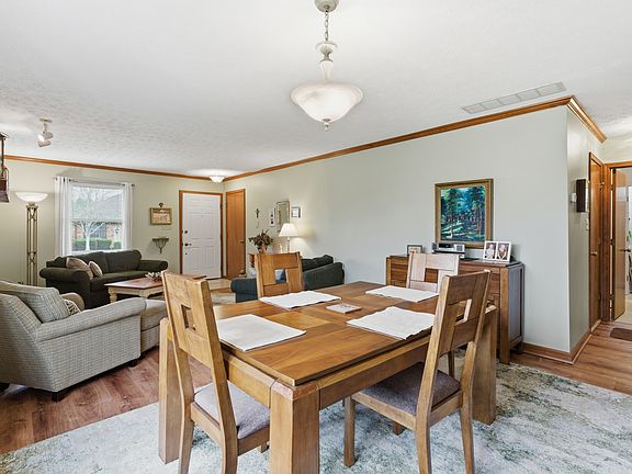 5th image of 610 Eagle Crest Dr