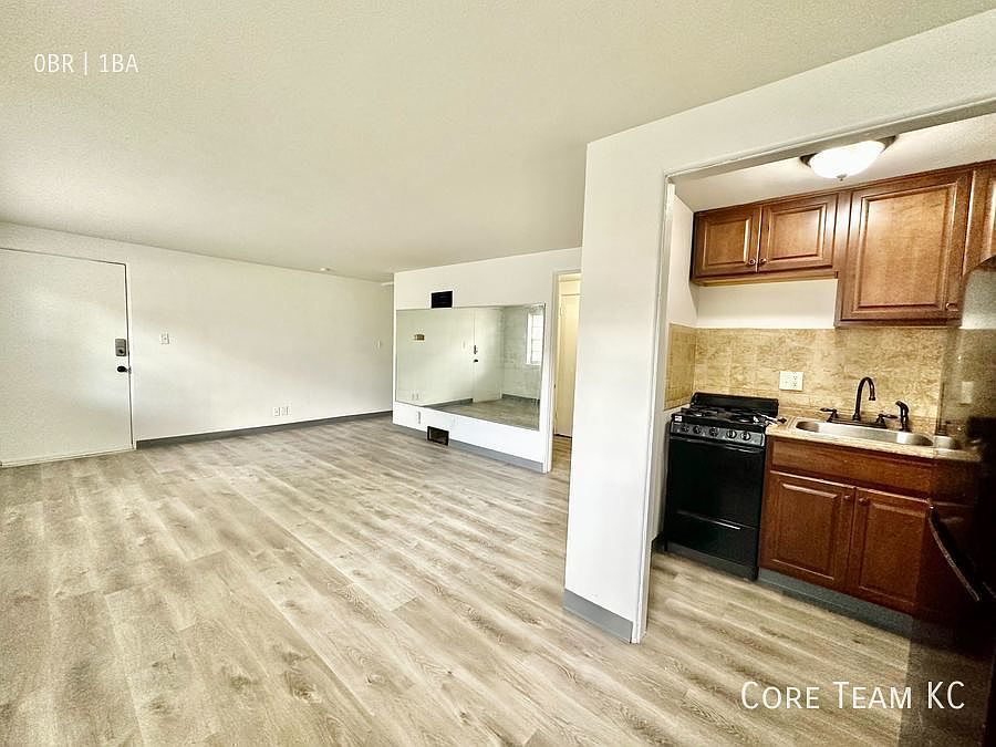 1st image of 1015 W 41st Pl #A