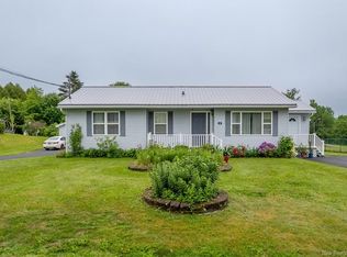 8 Hillcrest Dr, Saint George, NB E5C3G1