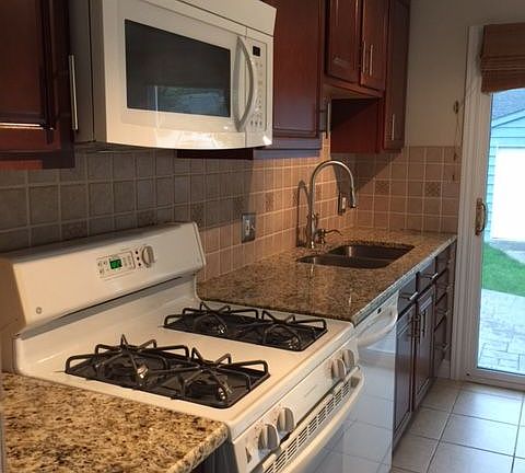5th image of 322 N Rembrandt Ave